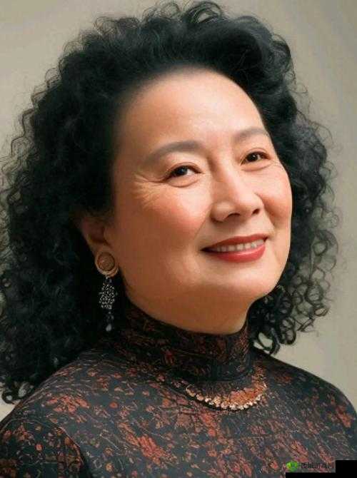 中国老太丰满毛耸耸:一位充满魅力的老年女性
